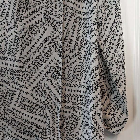 CAbi Button-up Blouse Womens M Black White Long Sleeve Split-Back Osaka Nights - Picture 12 of 16